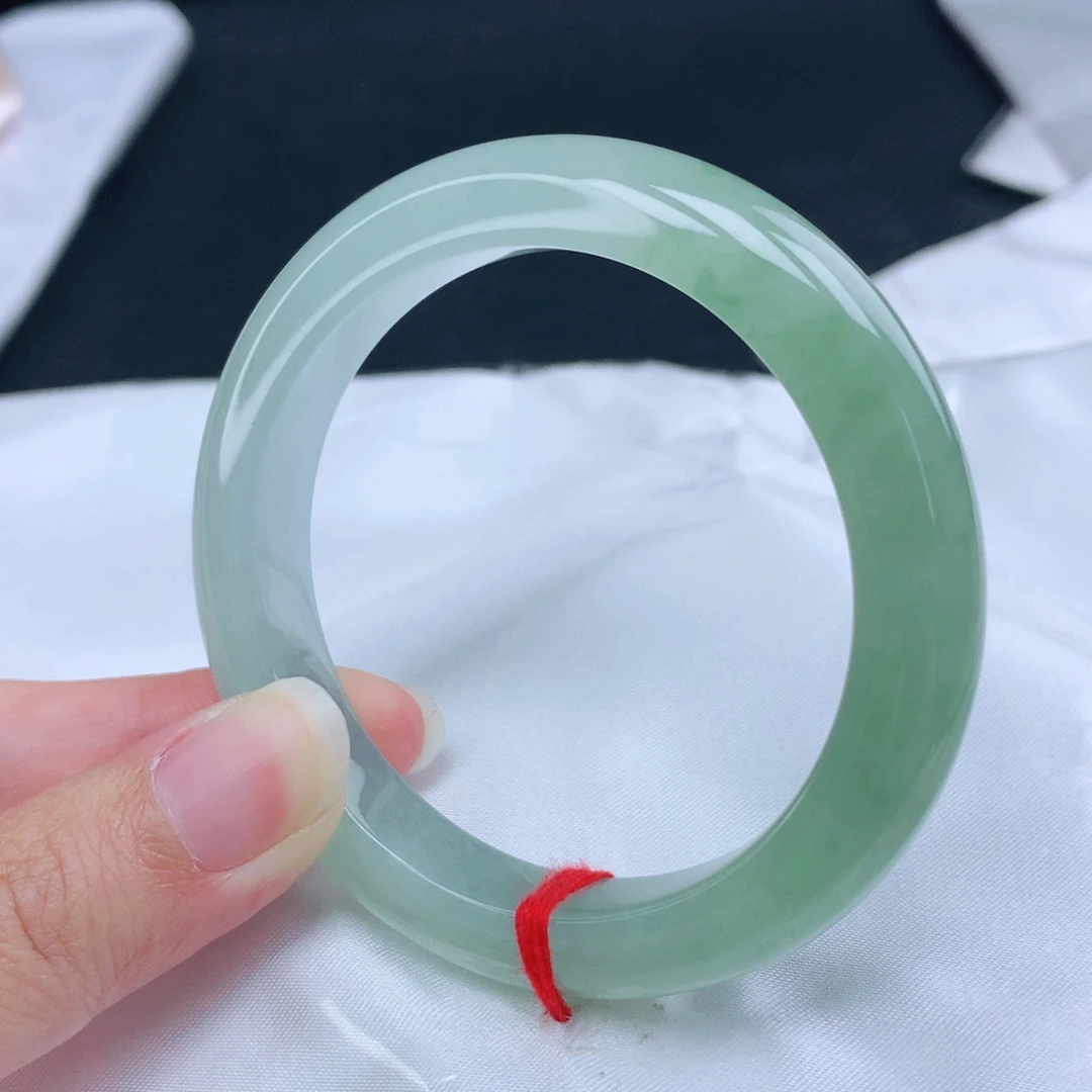 翡翠手镯未镶嵌53圈