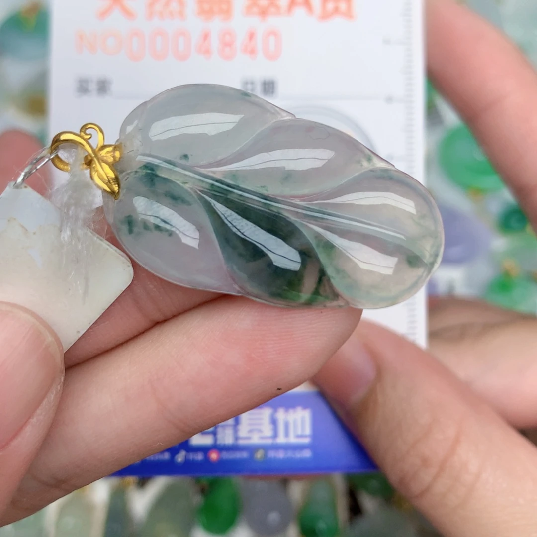 翡翠18K金镶嵌颈饰叶子