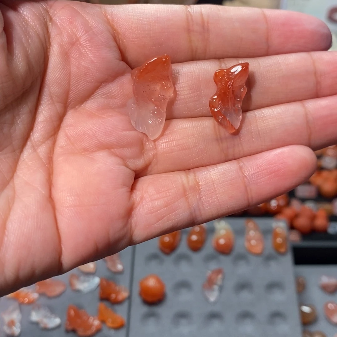 虫***二南红玛瑙冰飘未镶嵌锦鲤2条