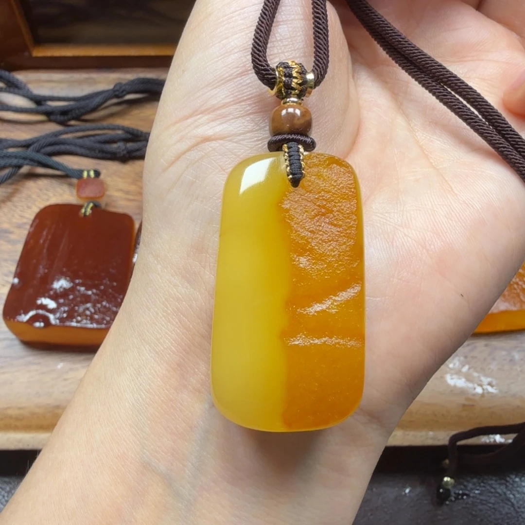 琥珀吊坠(赠链)未镶嵌