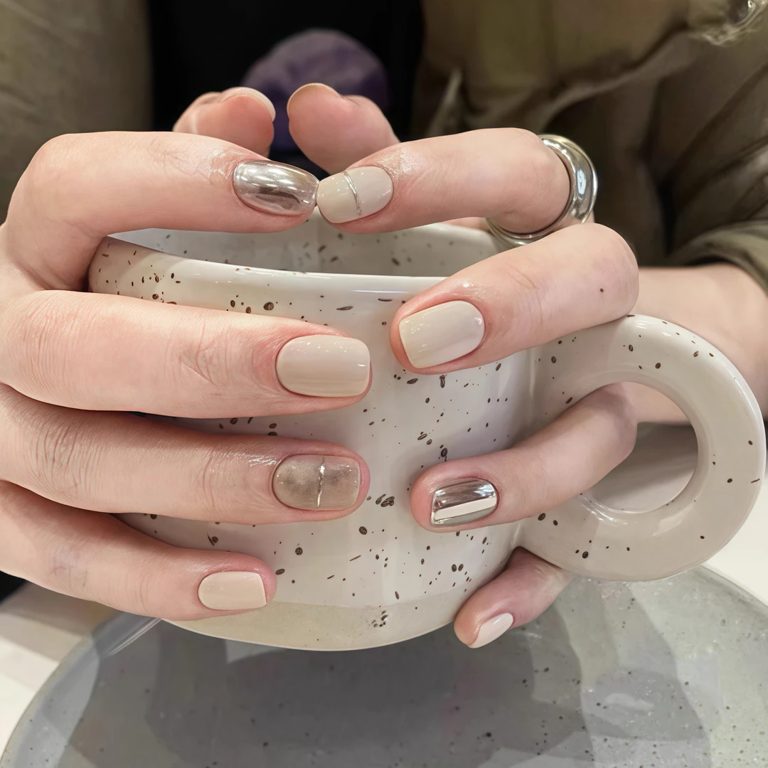 纯手工穿戴甲秋冬新款简约清冷感晕染美甲贴片显白高级感镜面指甲