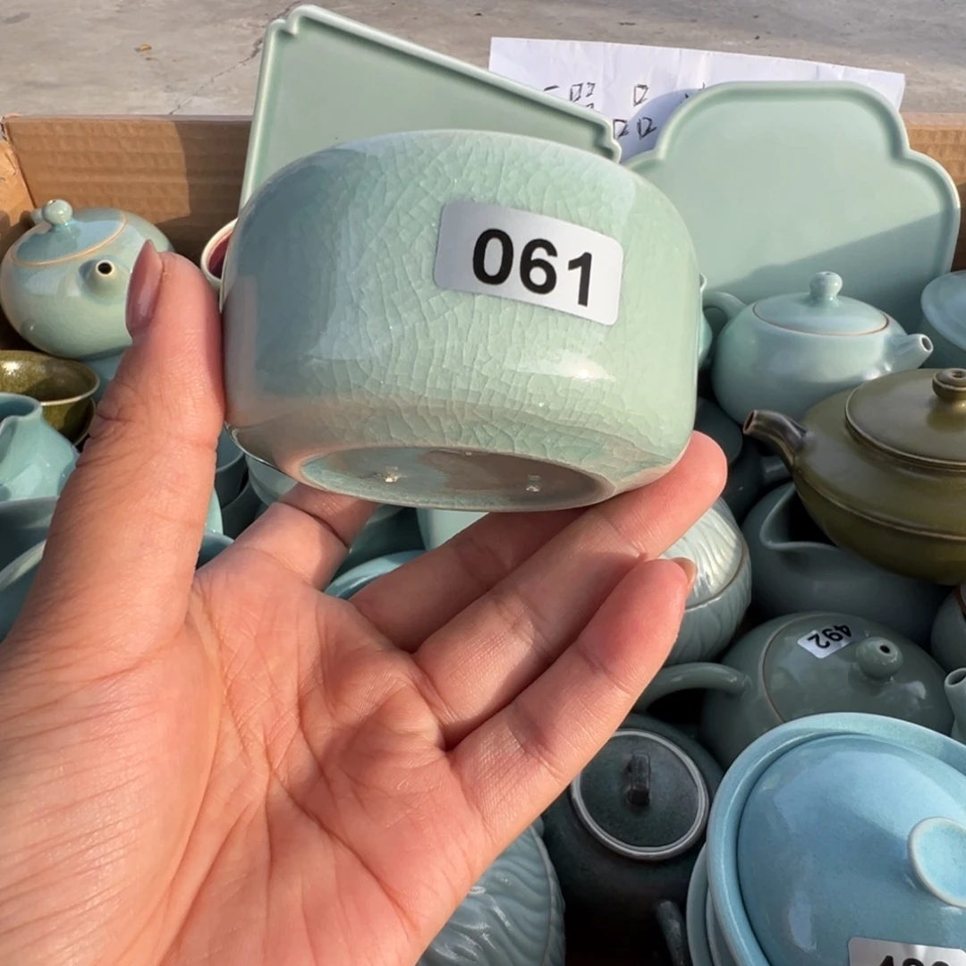 陶微瑕支钉单杯。