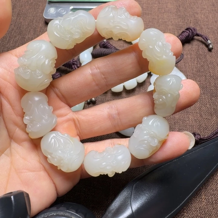 但***程和田玉未镶嵌颈饰