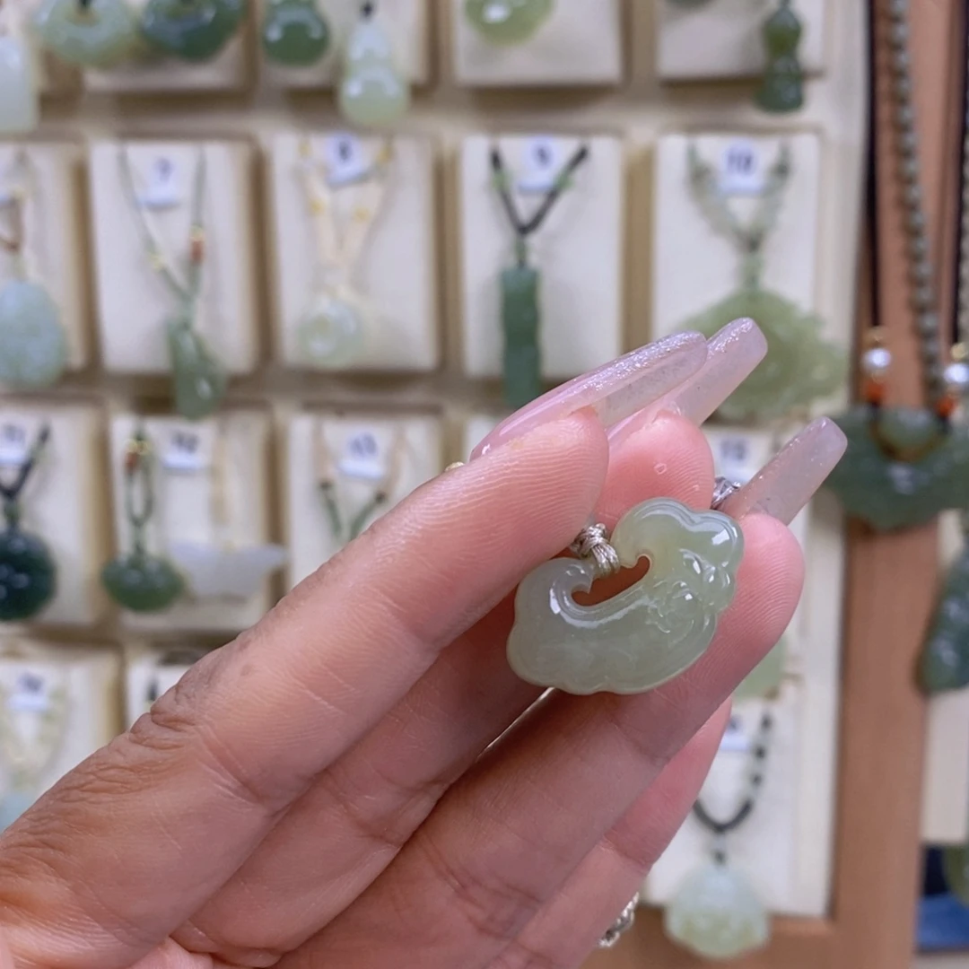 祺***淇颈饰未镶嵌和田玉