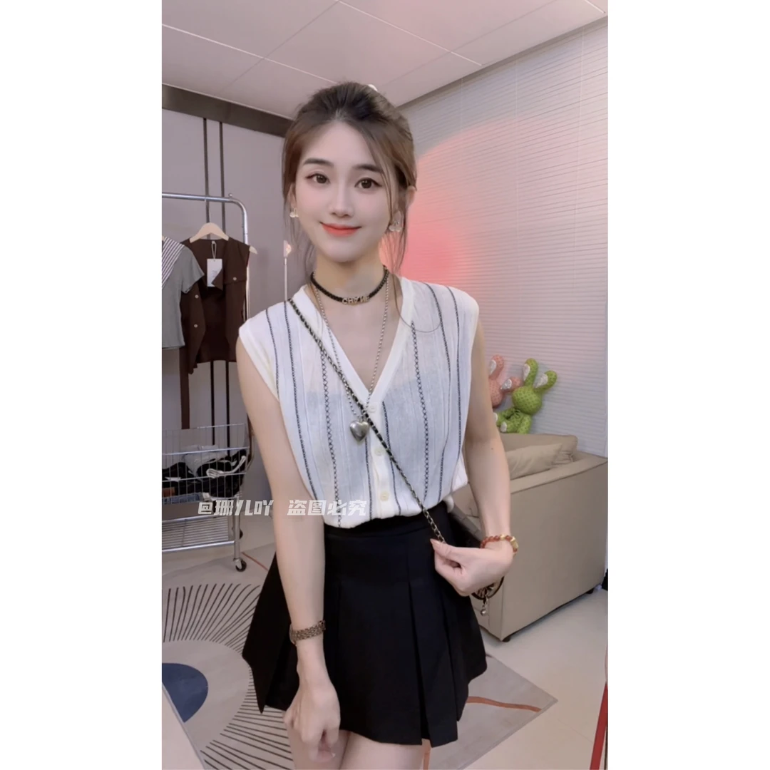 复古撞色条纹v领冰丝无袖针织衫女2025新款夏季修身显瘦短款上衣