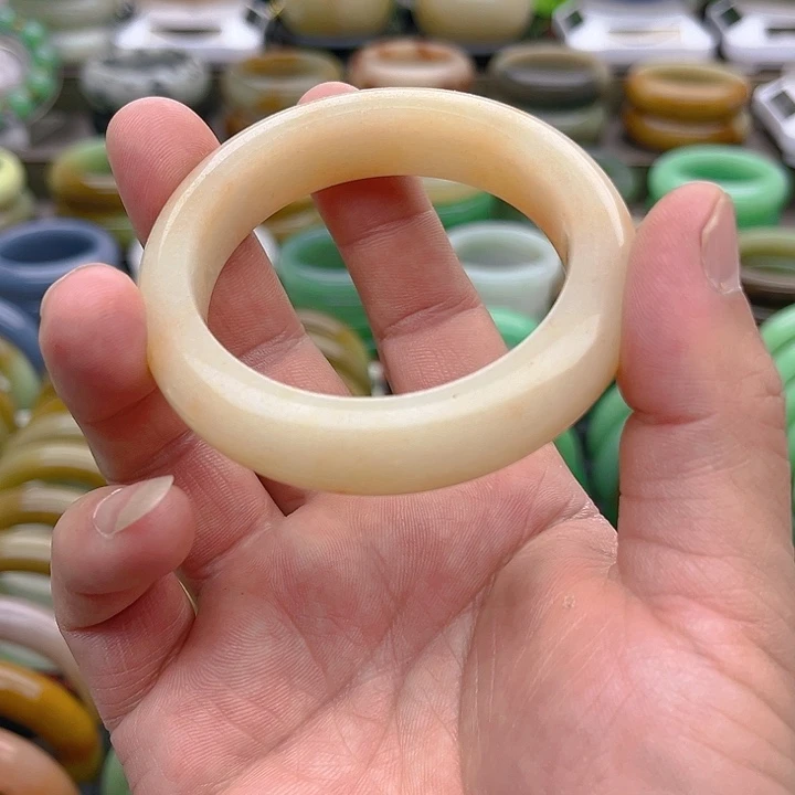 未镶嵌手镯（圆镯）石英质玉