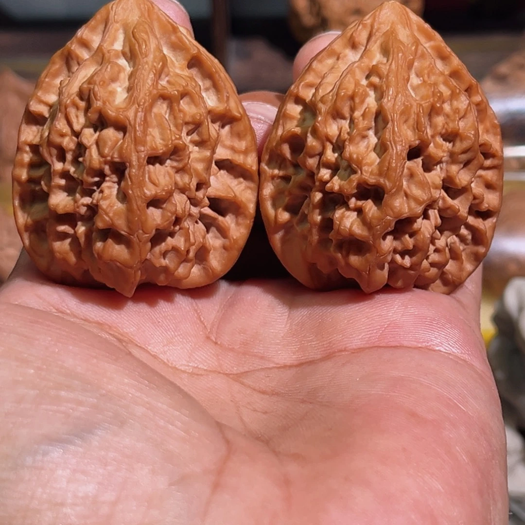 @***T把件文玩核桃十三陵鸡心