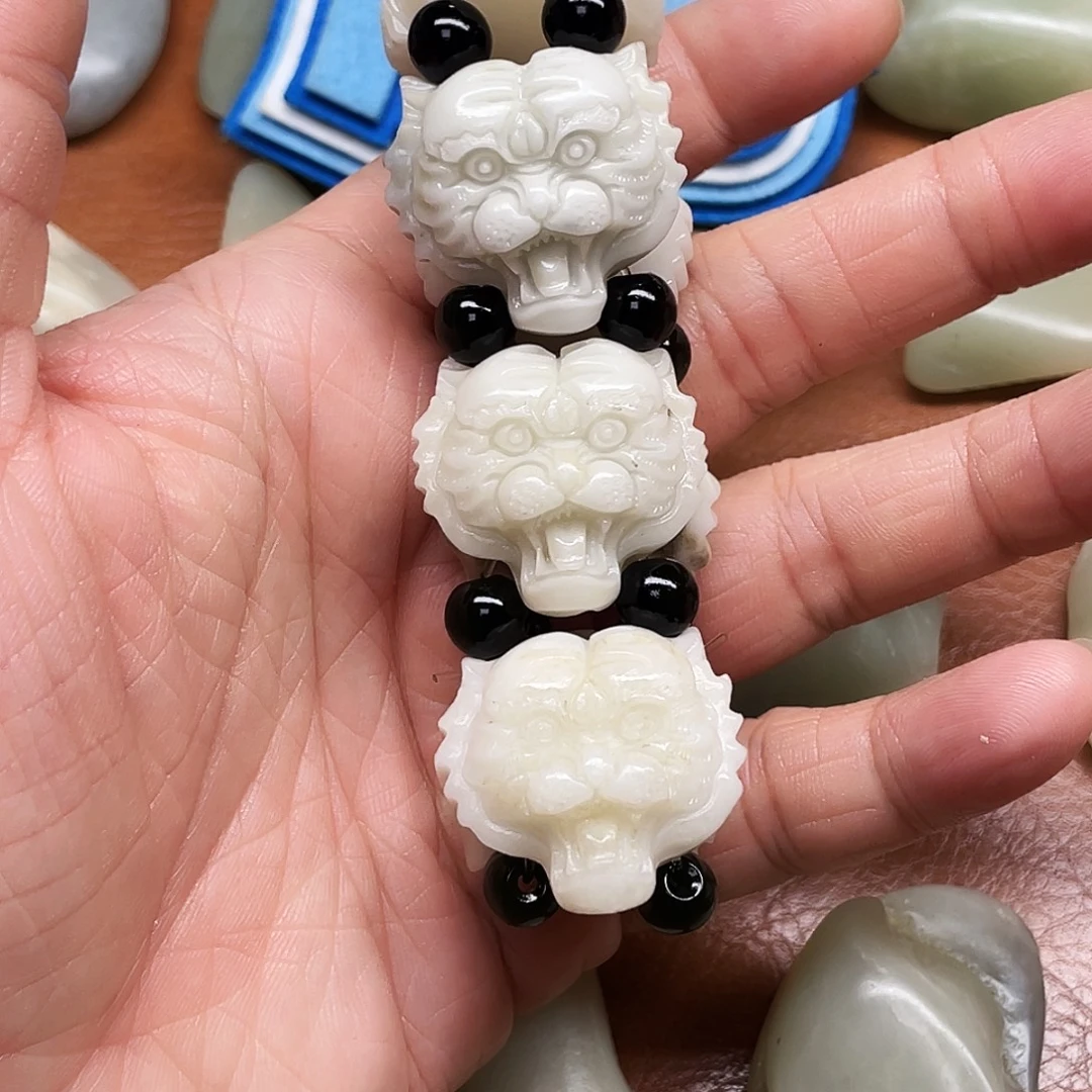 和田玉未镶嵌车挂