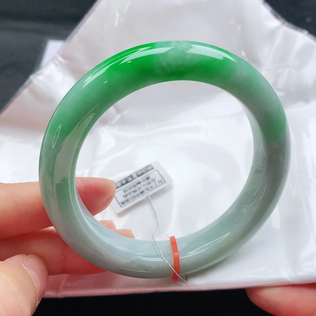 翡翠手镯未镶嵌天然翡翠手镯