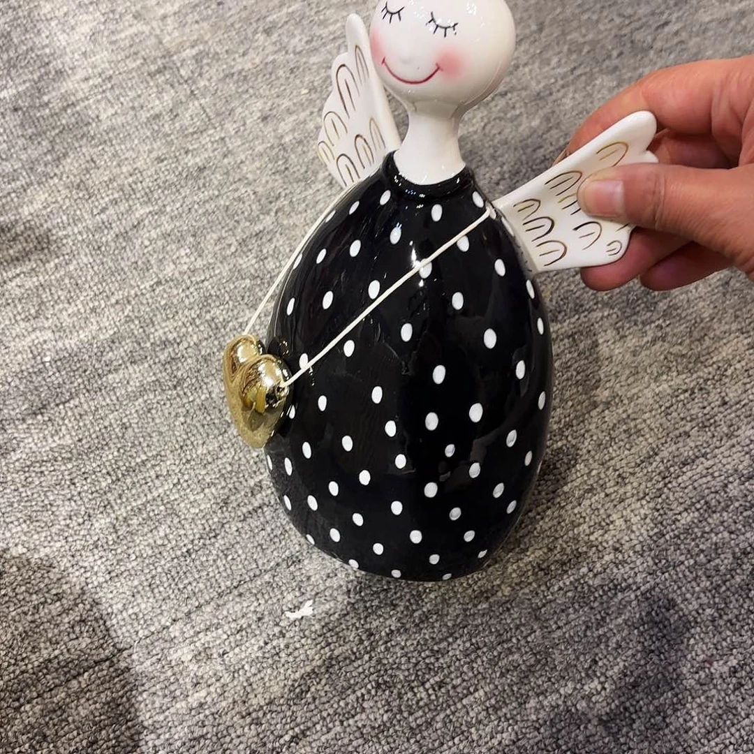 小***歪陶瓷艺术设计中心