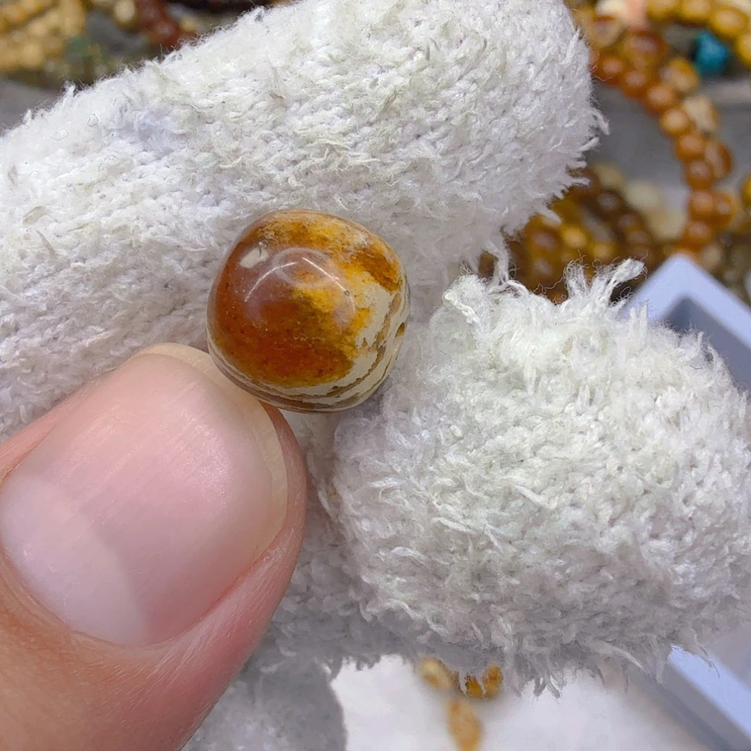 欧泊未镶嵌。63干白花配饰1.2一颗