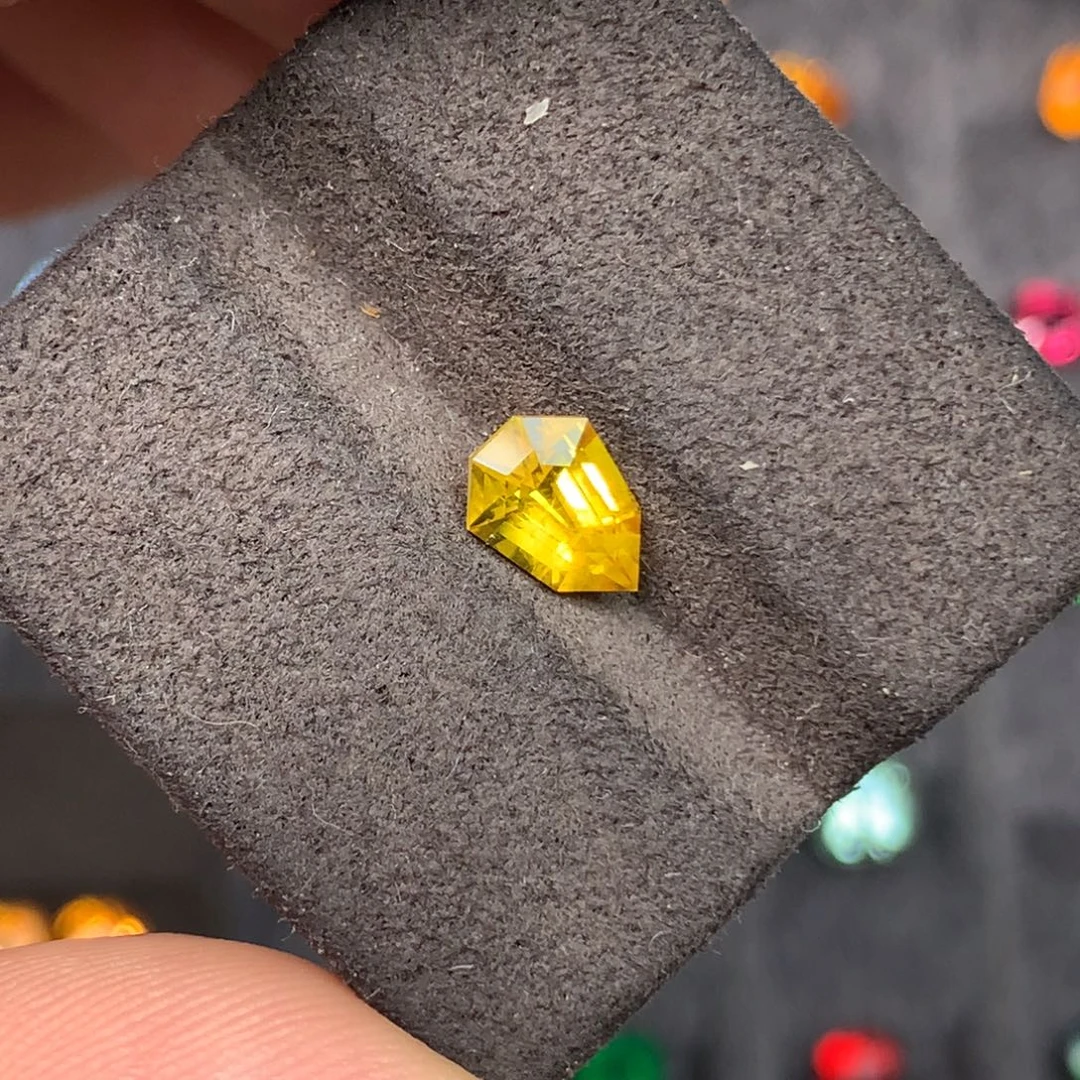 彩色蓝宝石裸石黄蓝宝1.08ct