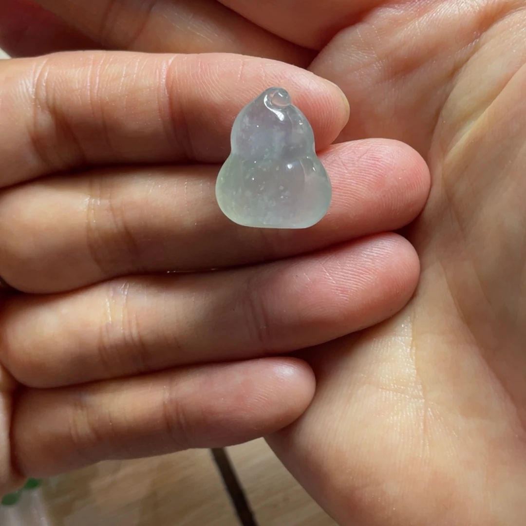 翡翠未镶嵌颈饰葫芦
