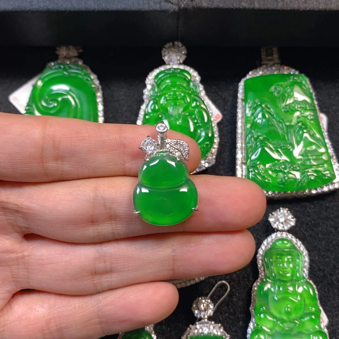 颈饰银S925镶嵌翡翠葫芦吊坠