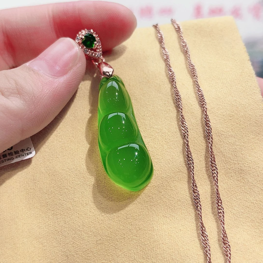 小女王纯天然玉石未镶嵌福豆吊坠