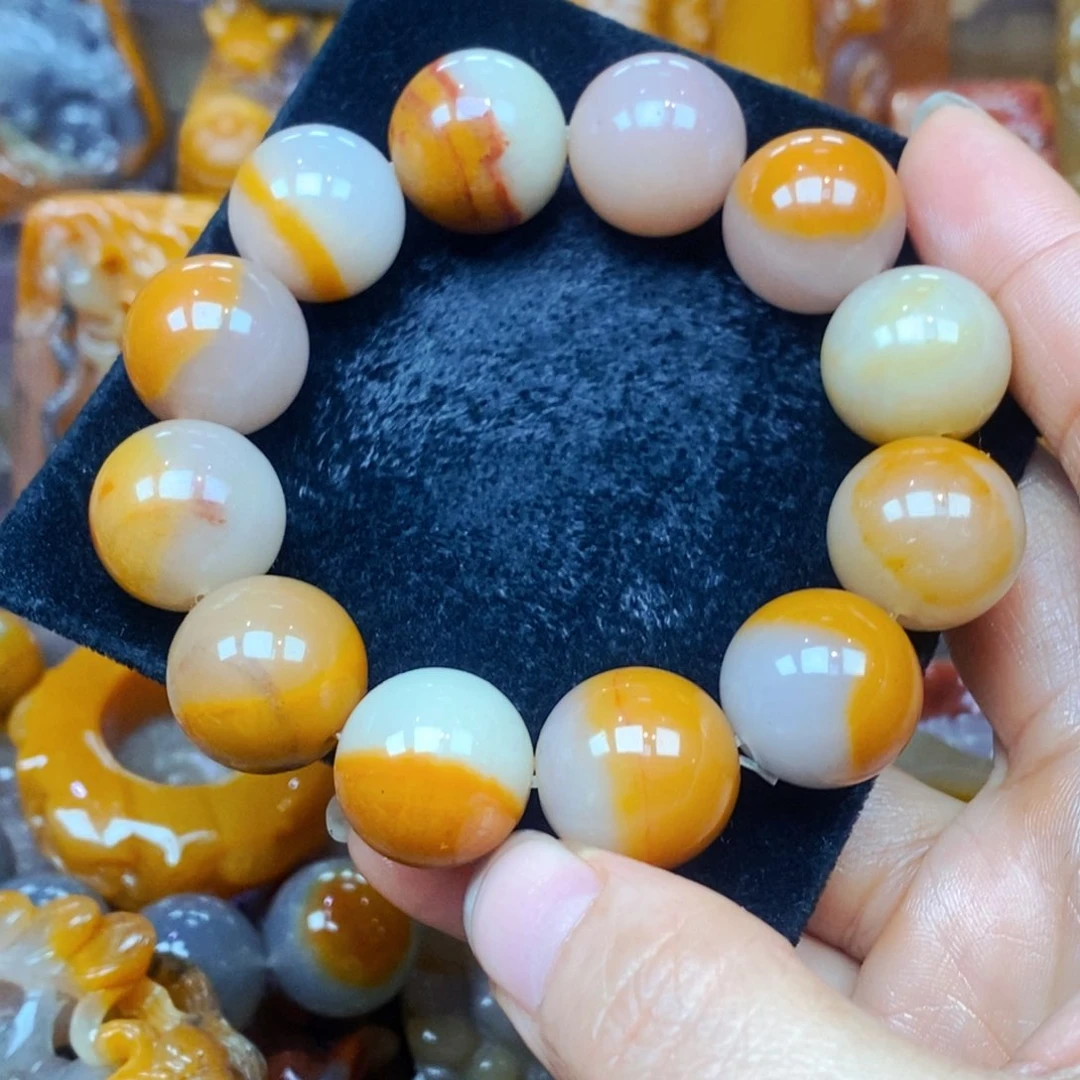 未镶嵌石英质玉（黄龙玉）颈饰