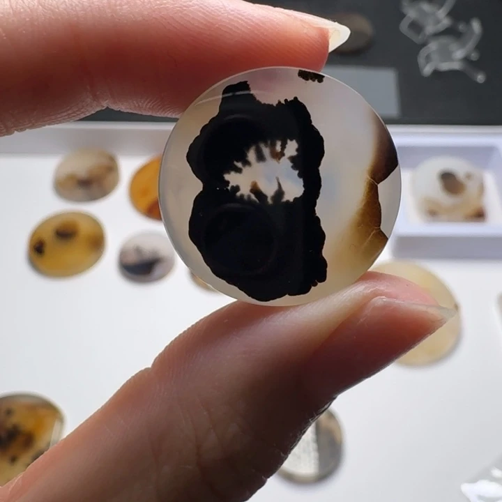 玛瑙/玉髓未镶嵌珠宝奇石