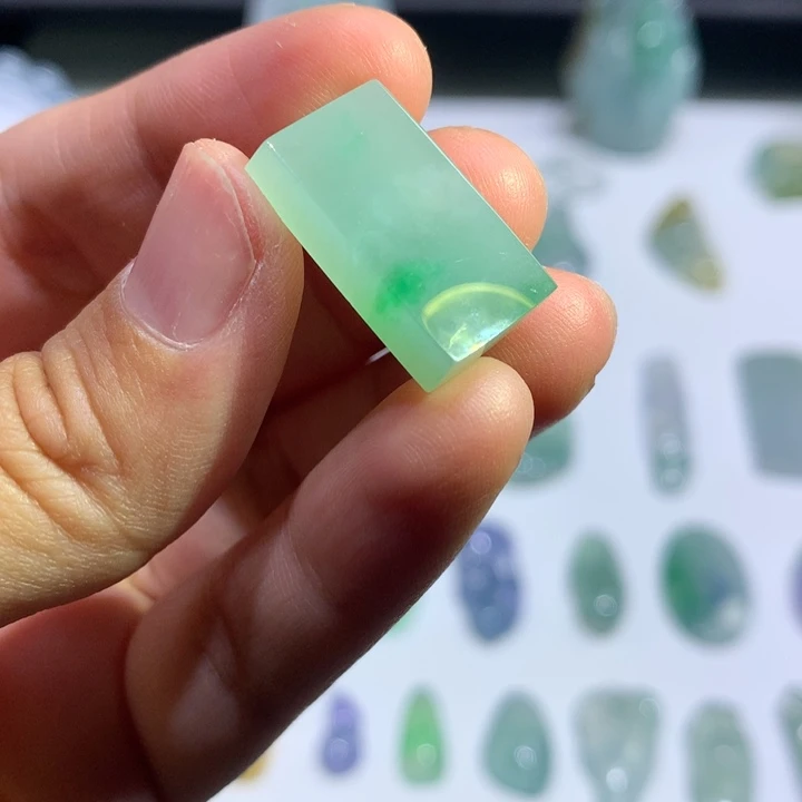 翡翠未镶嵌颈饰无事牌