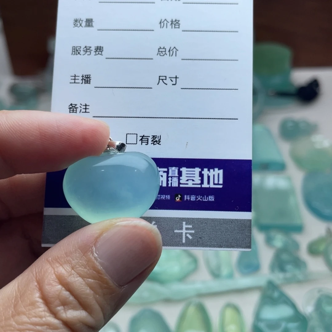 光***蛇纹石玉未镶嵌颈饰