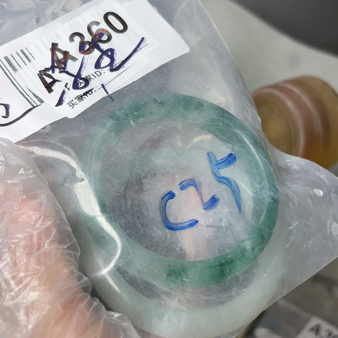 浮***乀石英质玉未镶嵌手镯
