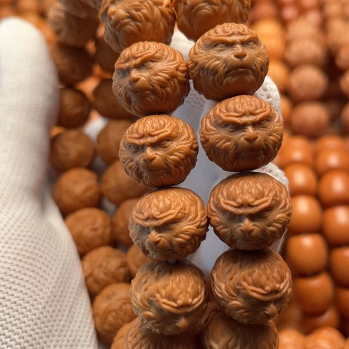 猴头核桃吊坠齐**圣斗战胜佛