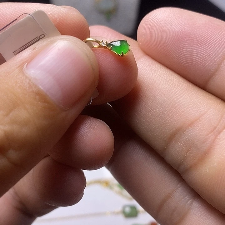 翡翠18K金镶嵌挂件