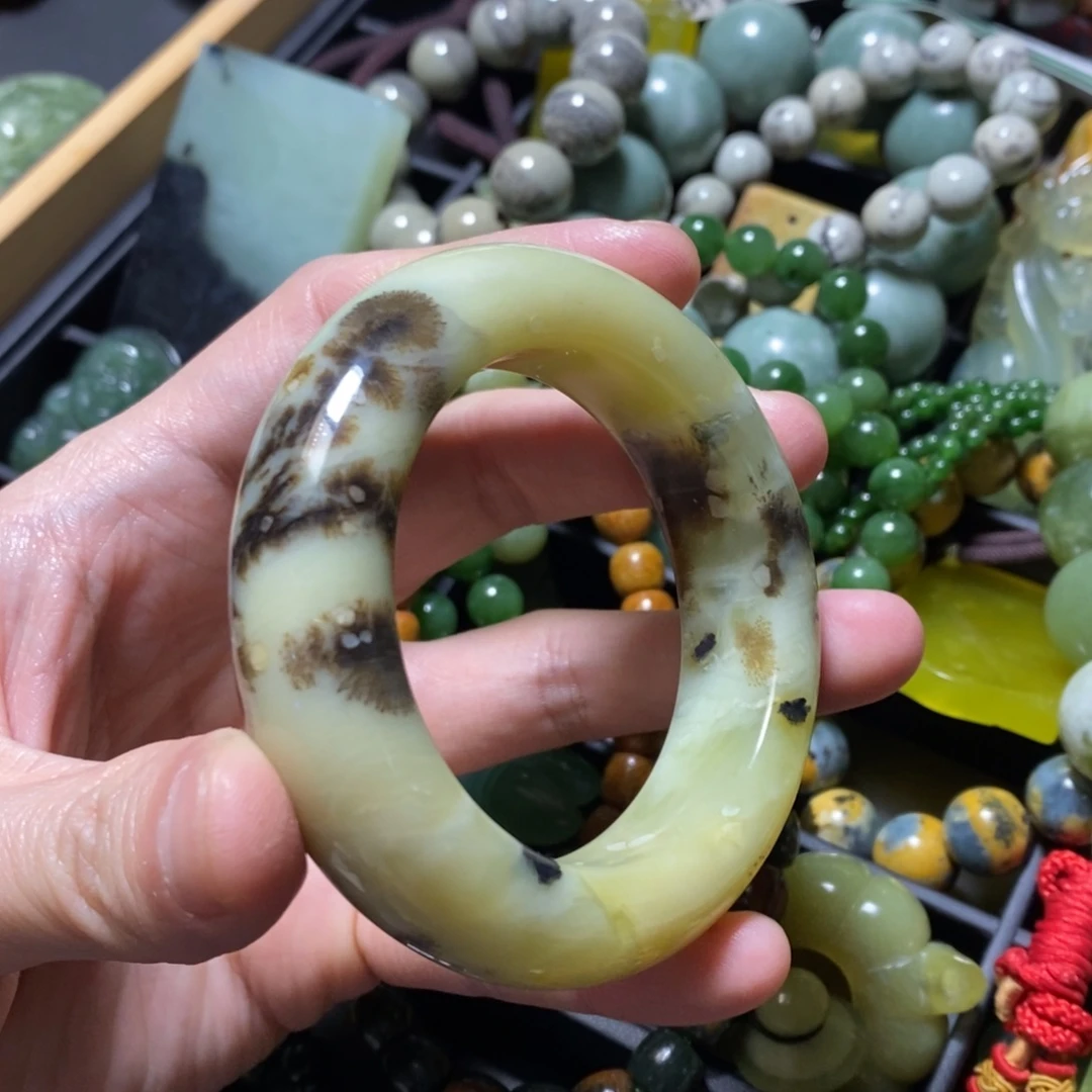 蛇纹石玉未镶嵌颈饰微瑕54口