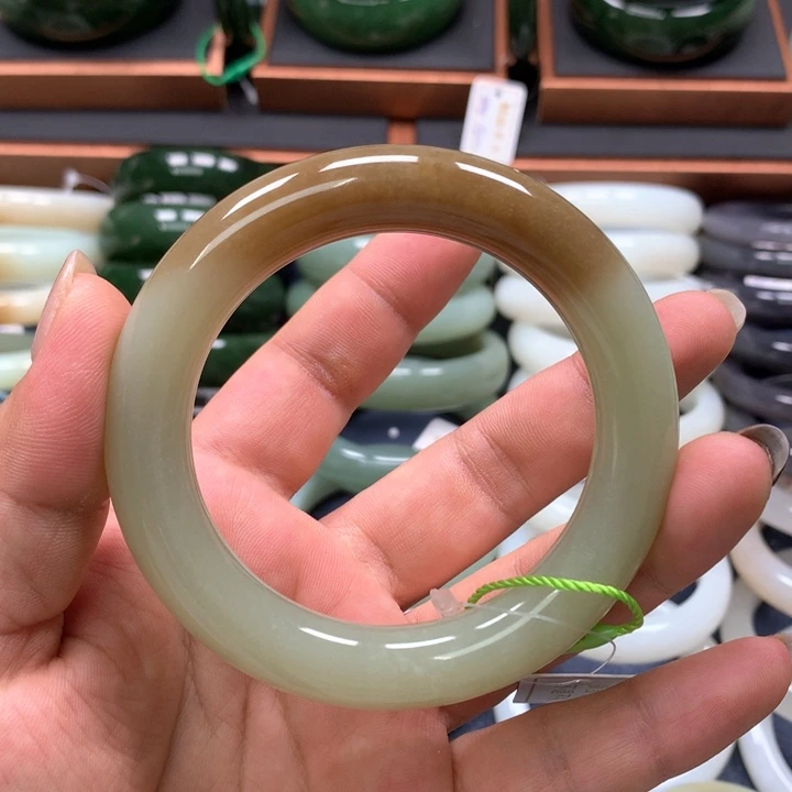 【闪购商品】未镶嵌手镯和田玉