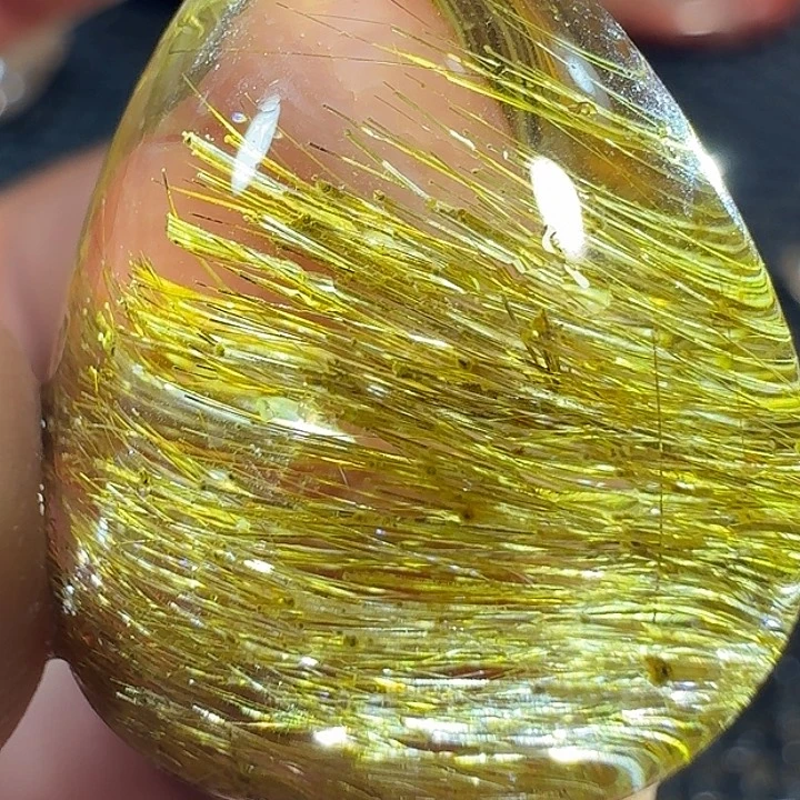 晋***未镶嵌颈饰水晶好