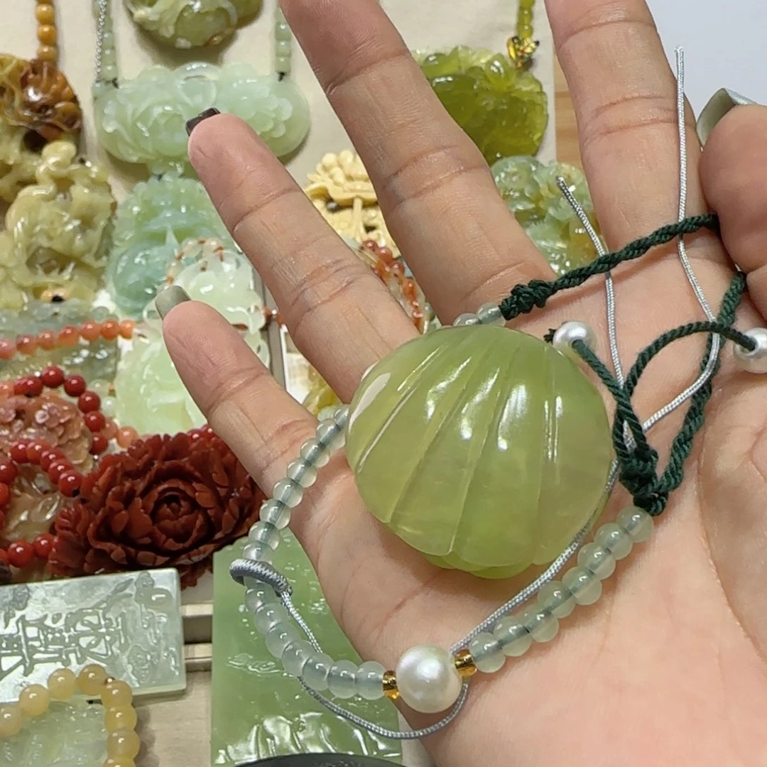 未镶嵌蛇纹石玉吊坠