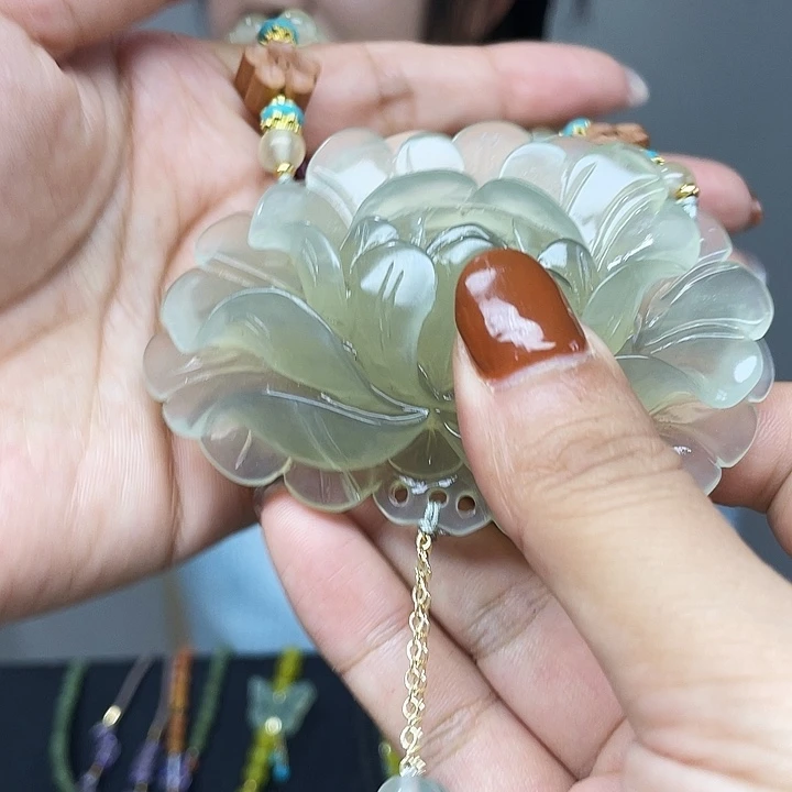 未镶嵌蛇纹石玉颈饰