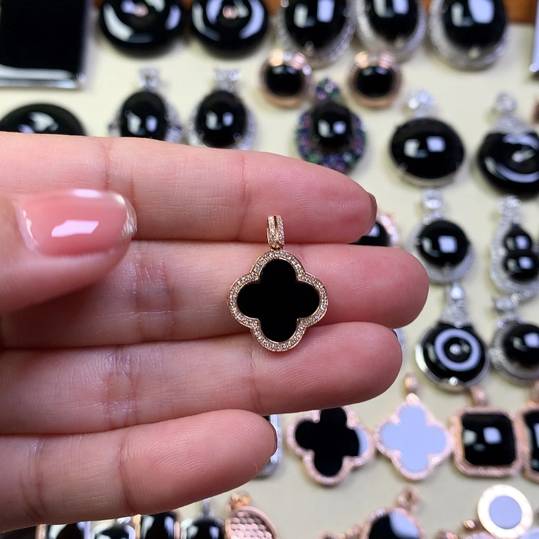 k***猫翡翠18K金镶嵌吊坠(不含链)