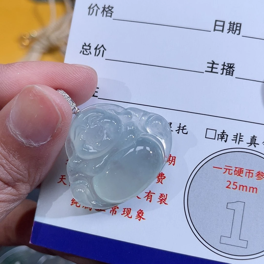 杏****翡翠18K金镶嵌颈饰佛公