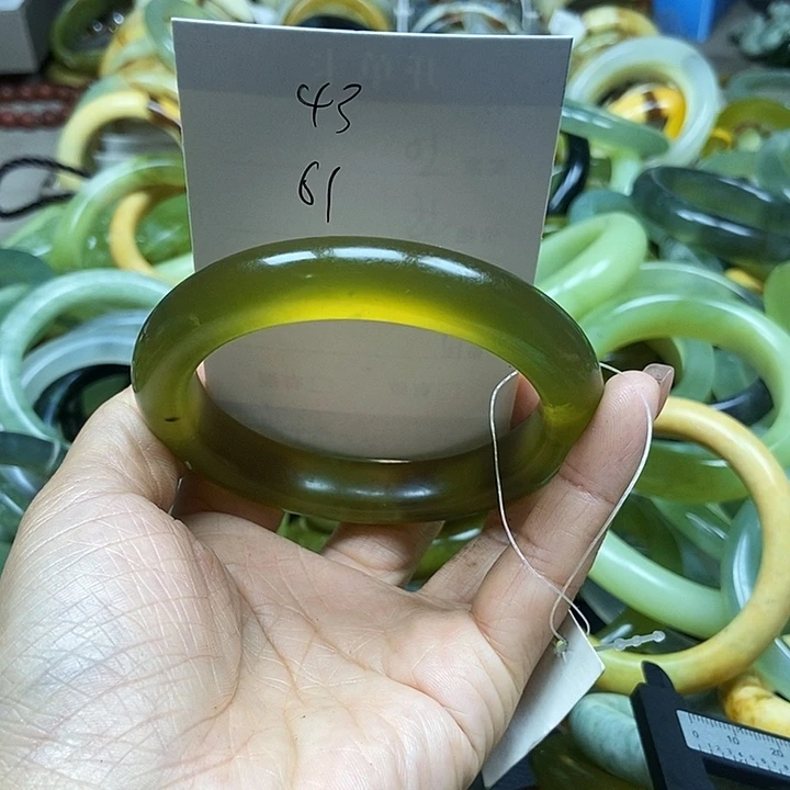 未镶嵌手镯透闪石质玉