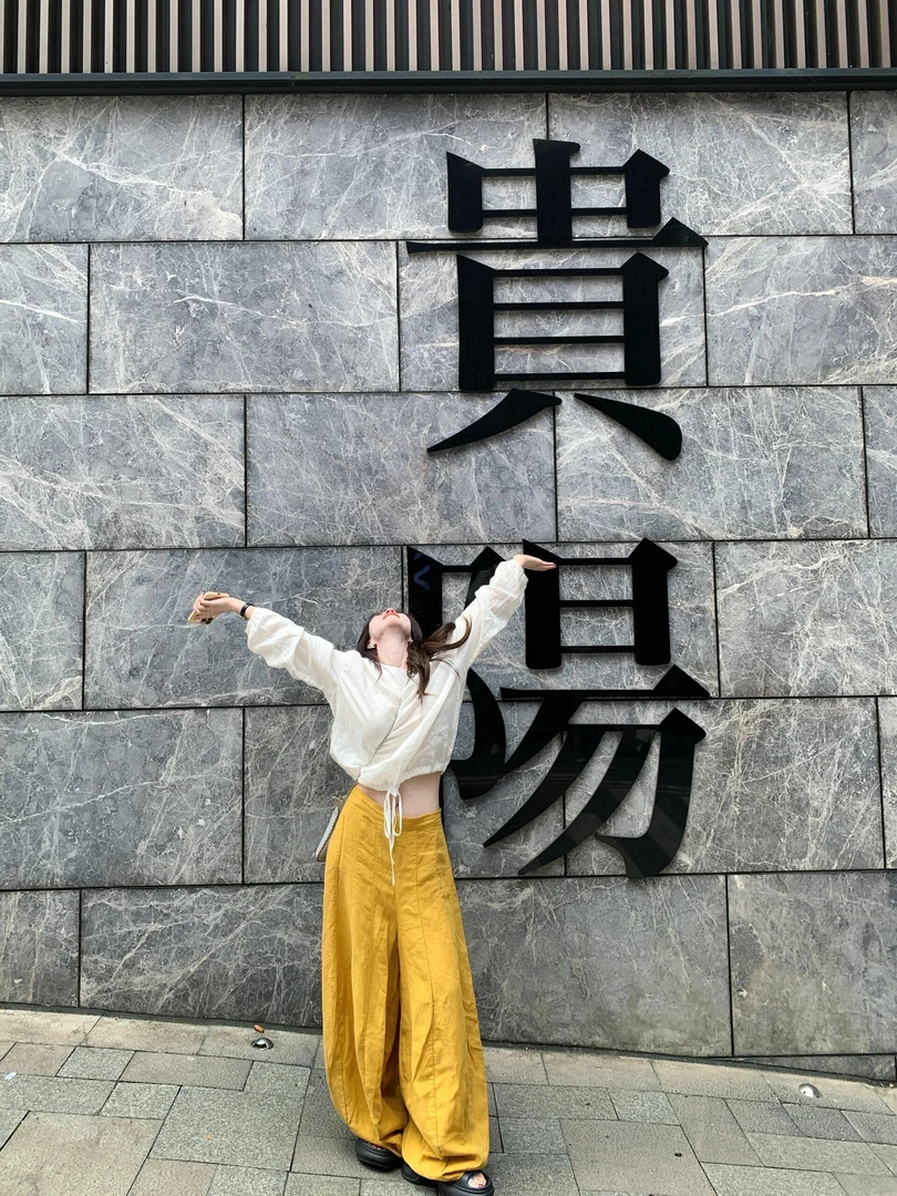 【遥光】秋季时尚INS风休闲白色衬衫上衣宽松黄色直筒阔腿裤两件套