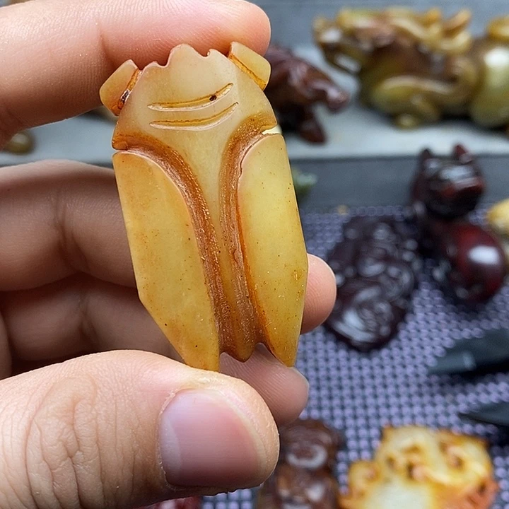 未镶嵌蛇纹石玉颈饰