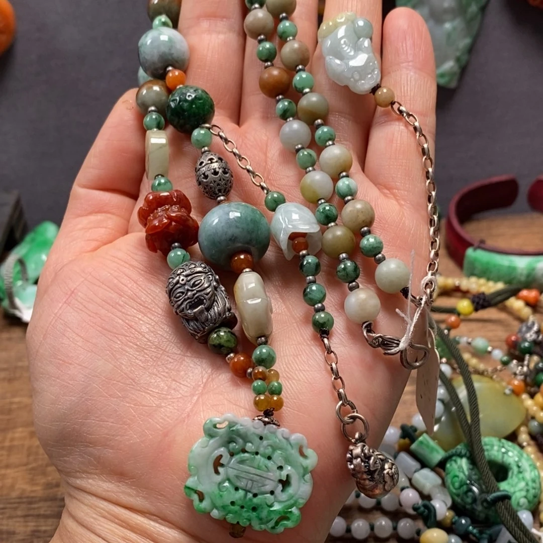 何***霞翡翠未镶嵌颈饰复古国风