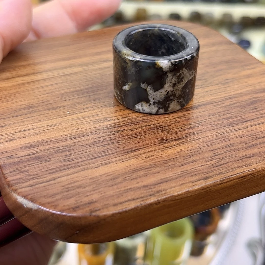 蛇纹石玉未镶嵌戒指17.5微瑕