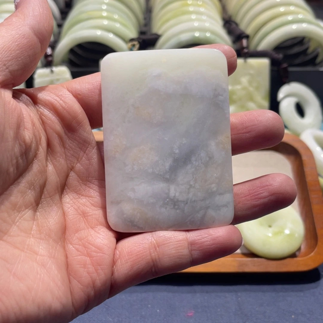 蓝田玉（蛇纹石化大理石玉）颈饰未镶嵌紅**子