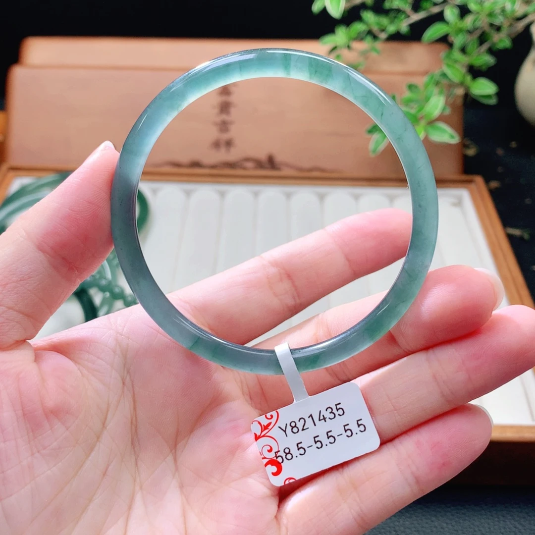 翡翠未镶嵌手镯（圆镯）