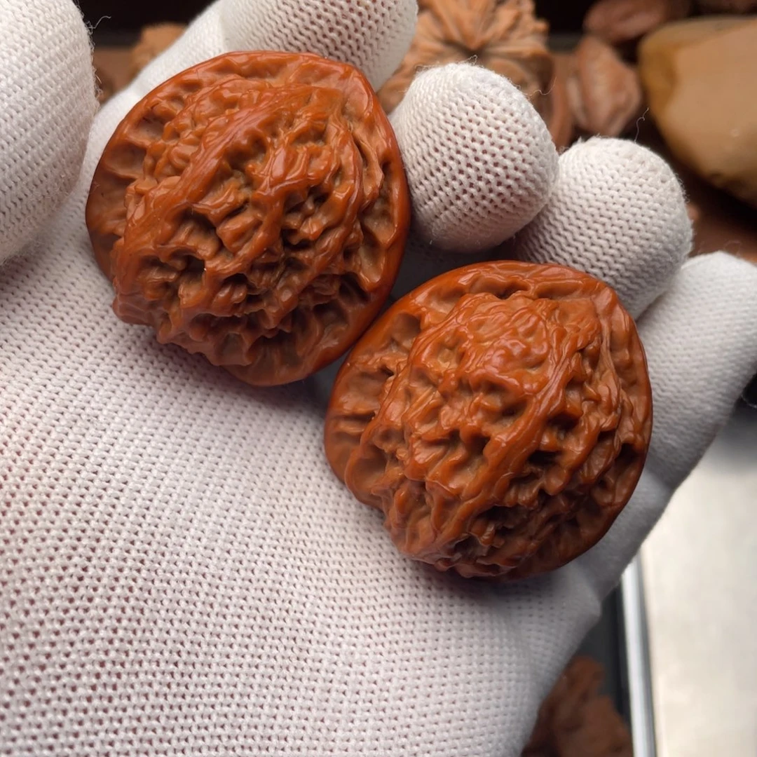 文玩核桃吊坠三角白