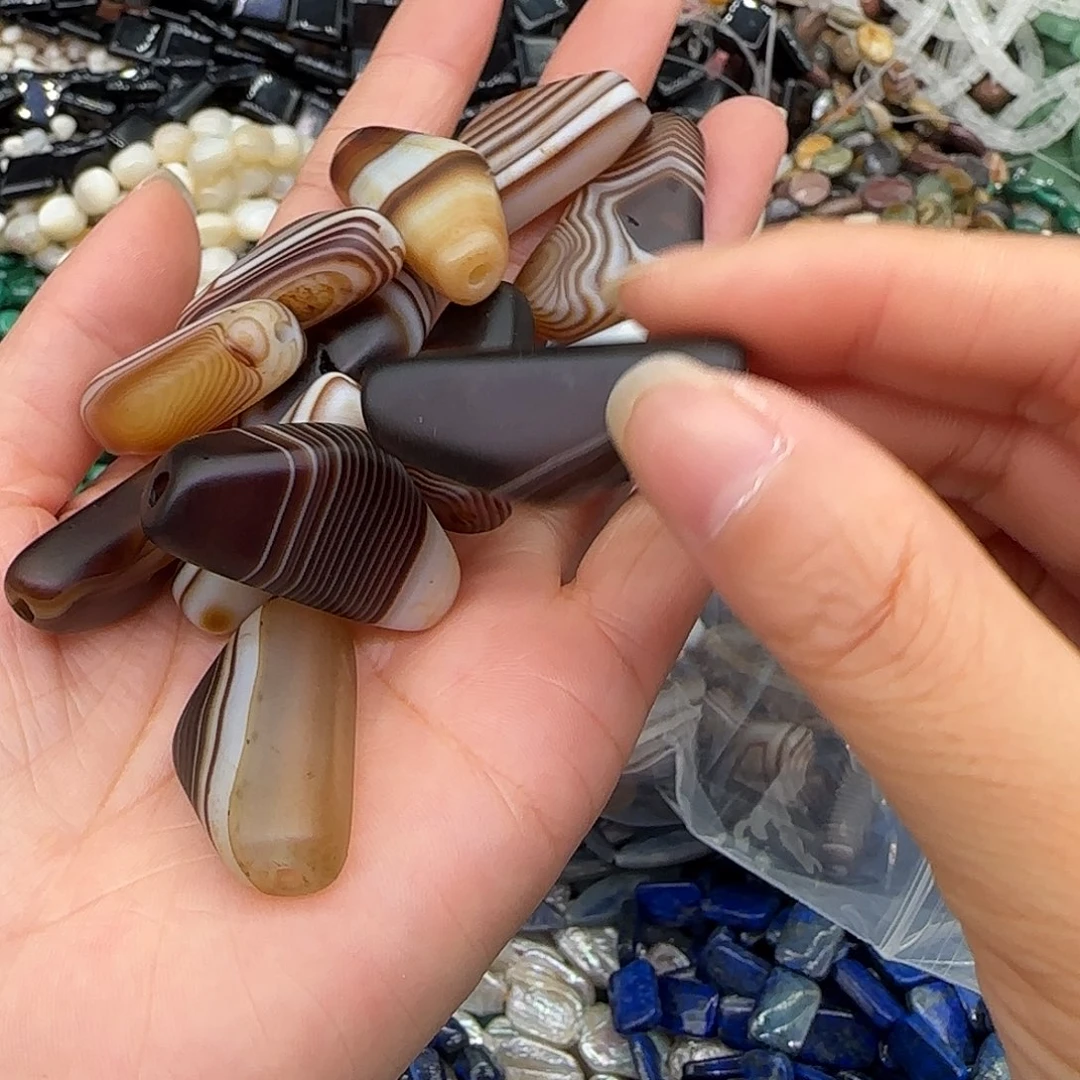 玛瑙/玉髓合金珠宝半成品缠丝玛瑙月牙一颗不挑