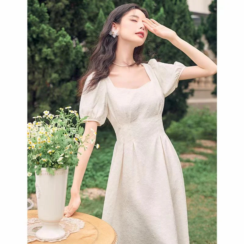 简约轻奢时尚显瘦夏季方领连衣裙气质小个子白色复古初恋法式小众