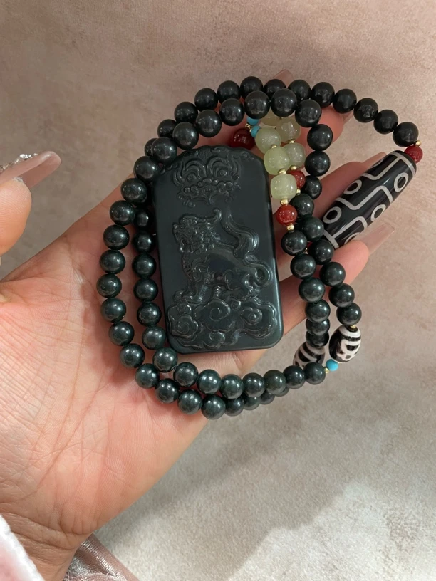 新疆和田玉麒麟挂件