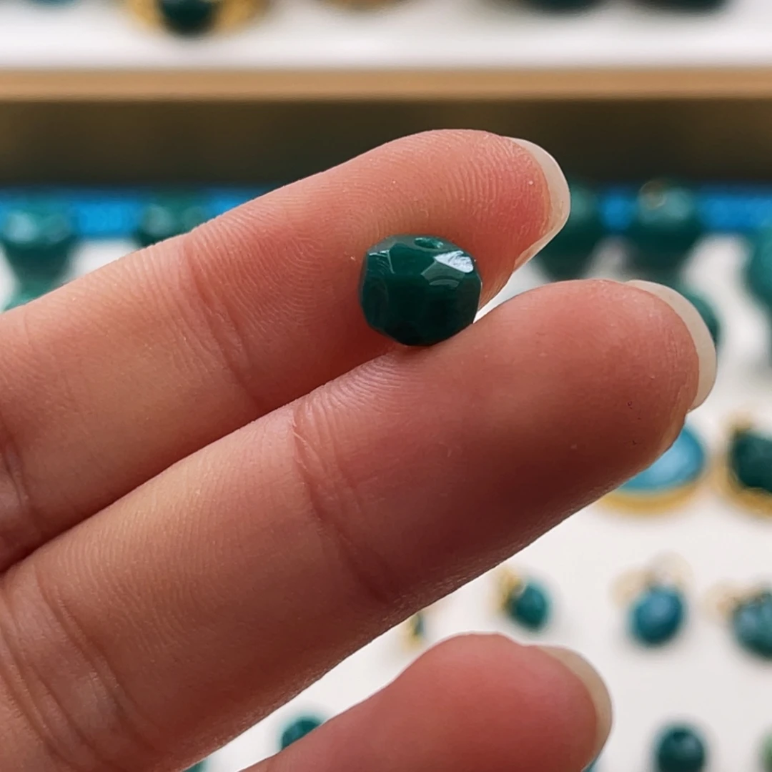 绿松石未镶嵌把件