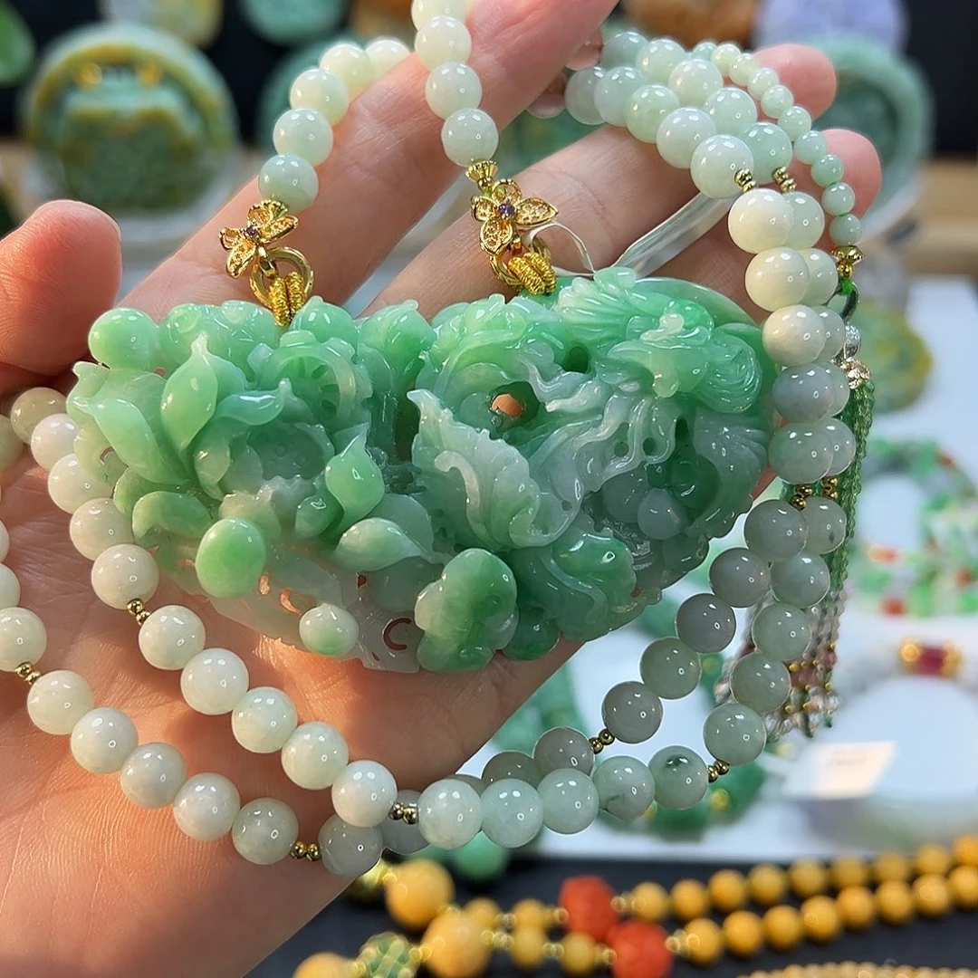 翡翠未镶嵌颈饰吊坠