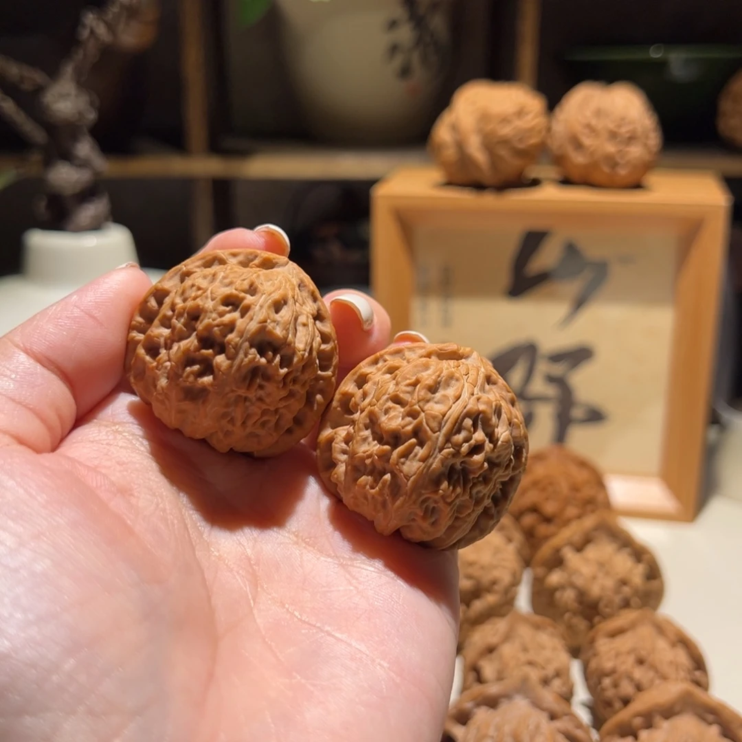 游***鱼桃核吊坠白狮子35全品