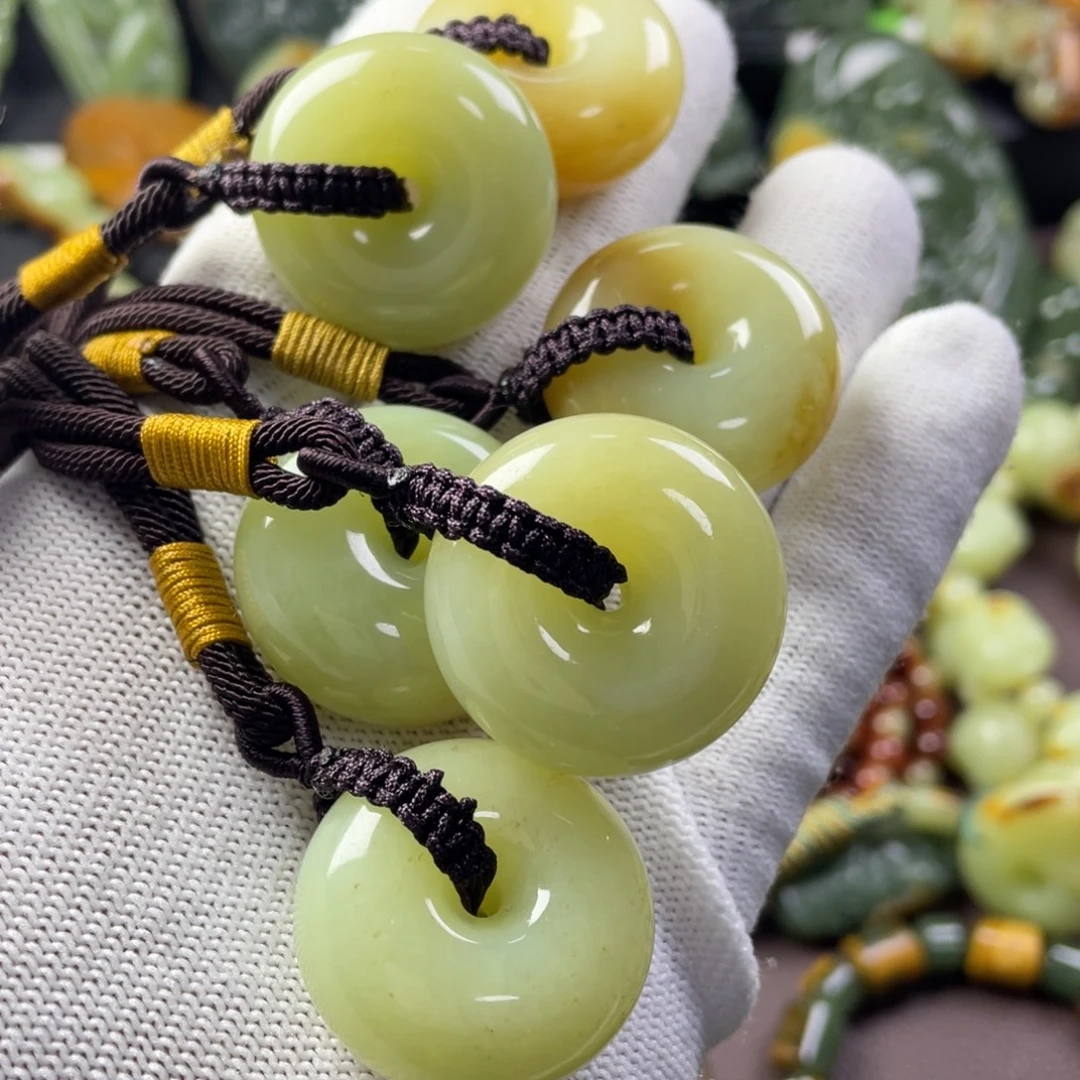 岫岩老玉（透闪石质玉）未镶嵌颈饰