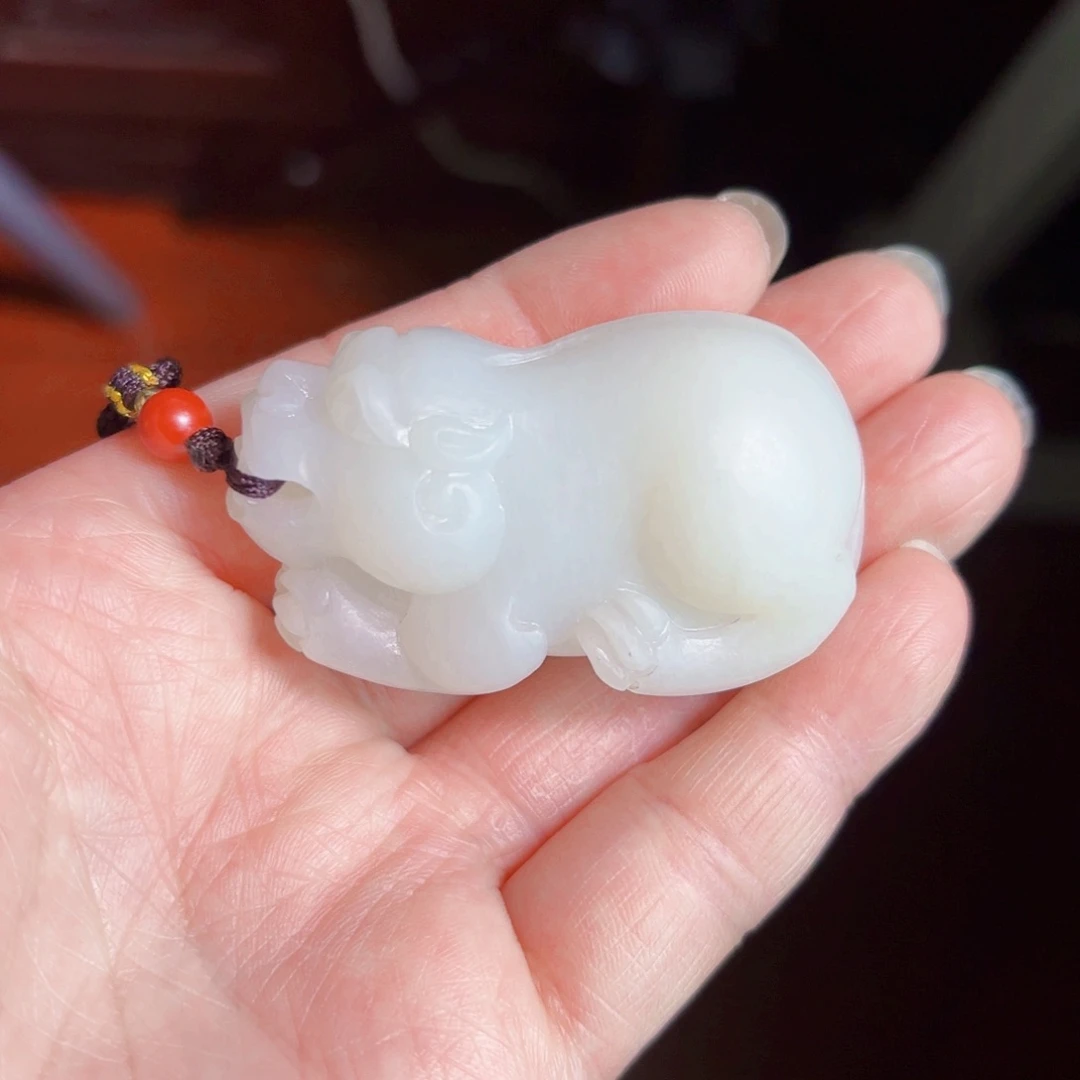 新***司和田玉未镶嵌颈饰