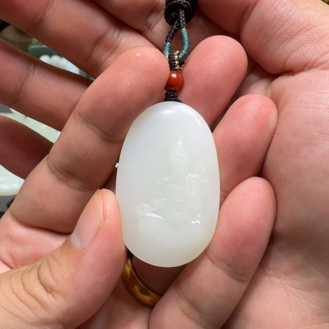 吊坠(赠链)未镶嵌和田玉